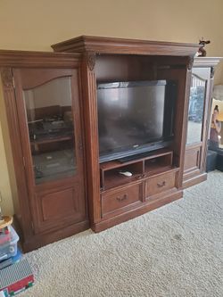 Entertainment center