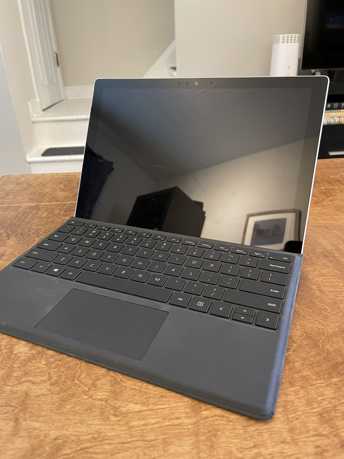 Microsoft Surface Pro (2017) i5 256gb SSD 8gb RAM