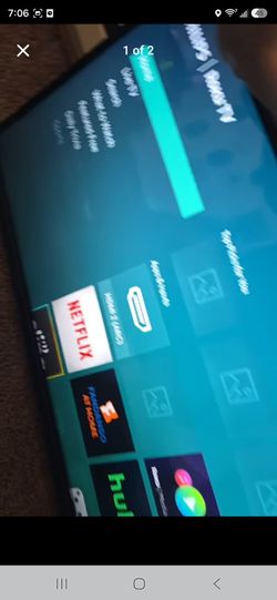 33 in. Roku Phillips tv w remote no batteries in remote