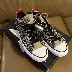 NEW Leopard Print Men’s Converse - Size 10 1/2