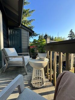 2 Outdoor Lounge Chairs