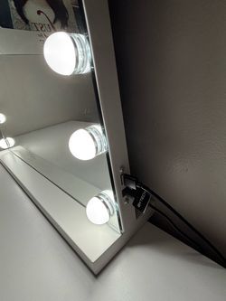 Vanity mirror
