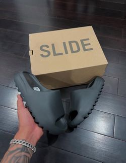 Yzy slides onyx