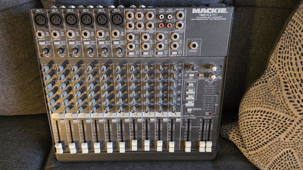 Mackie 1402-VLZ Pro Analog Mixer