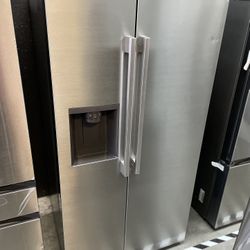 LG 2 Door / Side By Side Refrigerator - Stainless Steel 