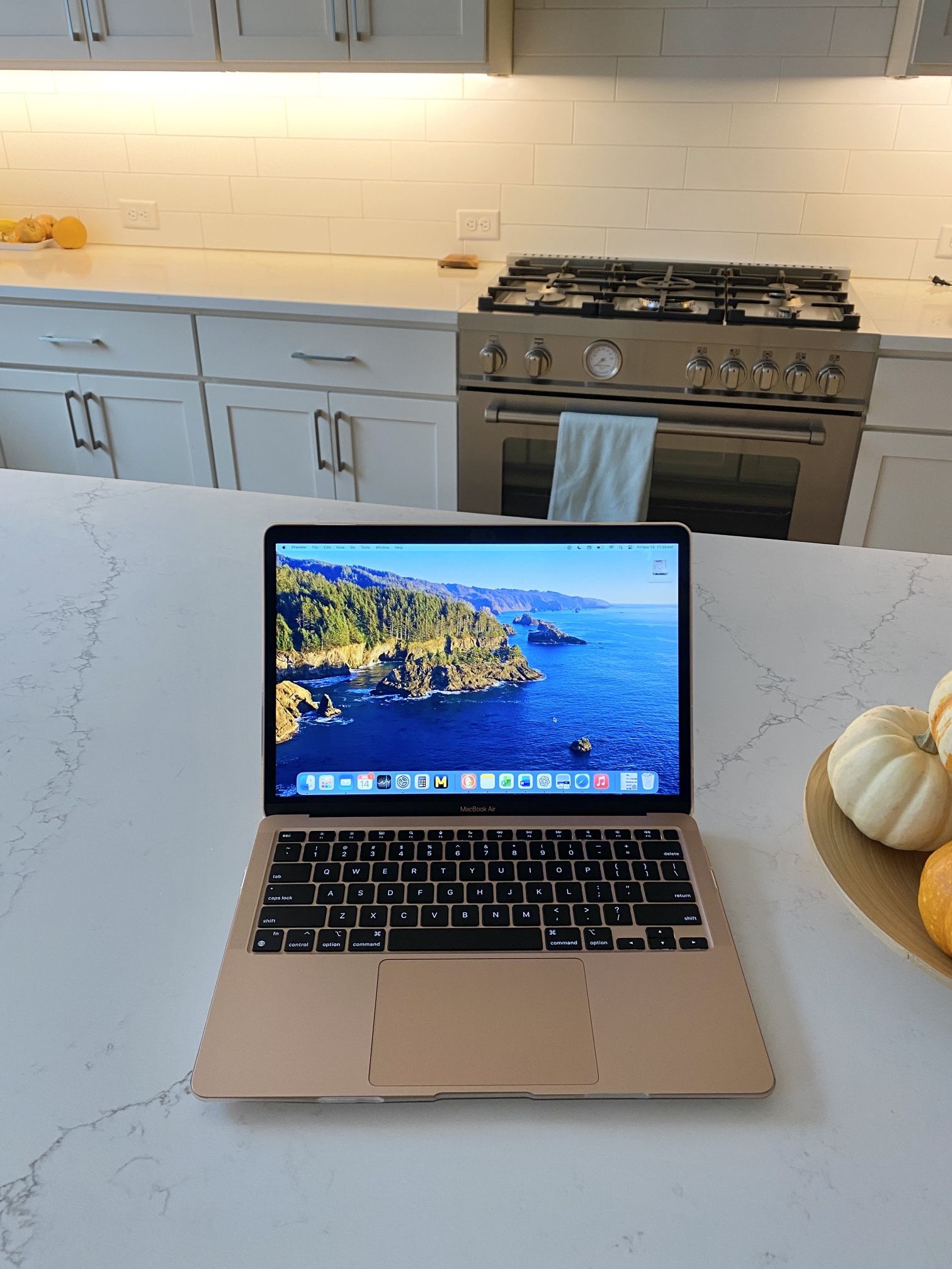 *1TB Storage, 16 GB Ram* MacBook Air 13” M1