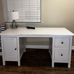 White Desk 