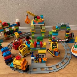 Lego Duplo. 280 basis.