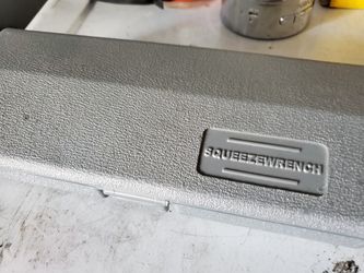Squeeze wrench