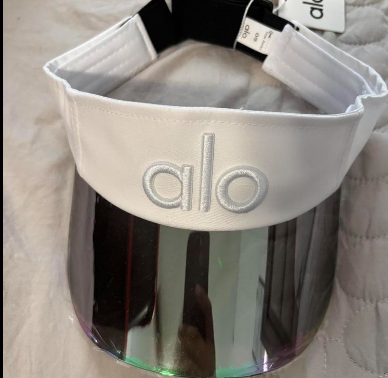 alo yoga visor hat blue (1) alo visor white (1) supreme crossbody bag black (1)