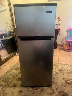 Magic Chef - Mini Fridge/Freezer