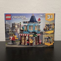 LEGO Townhouse Toy Store 31105 NEW