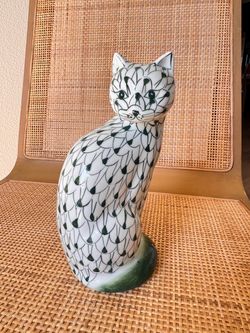 Vintage Andrea by Sadek Fishnet kitty cat figurine White And Green