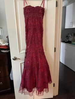 Prom dress size 2-6 burgundy color