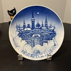 B&G Bing & Grondahl 1995 Jule After Christmas The Towers Of Copenhagen Plate, 7”