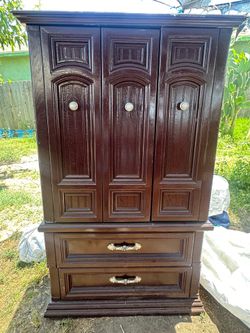 Dresser cabinet