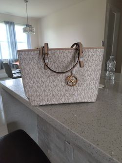 MK Jet Set Travel Vanilla Tote