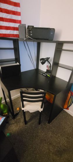 Corner desk