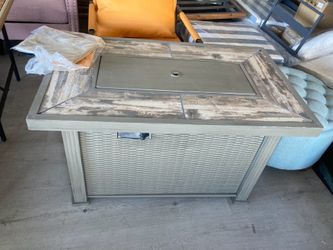 Outdoor fire pit