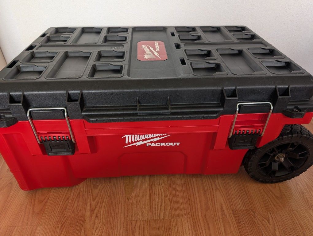 Milwaukee Packout 38" Rolling Tool Chest