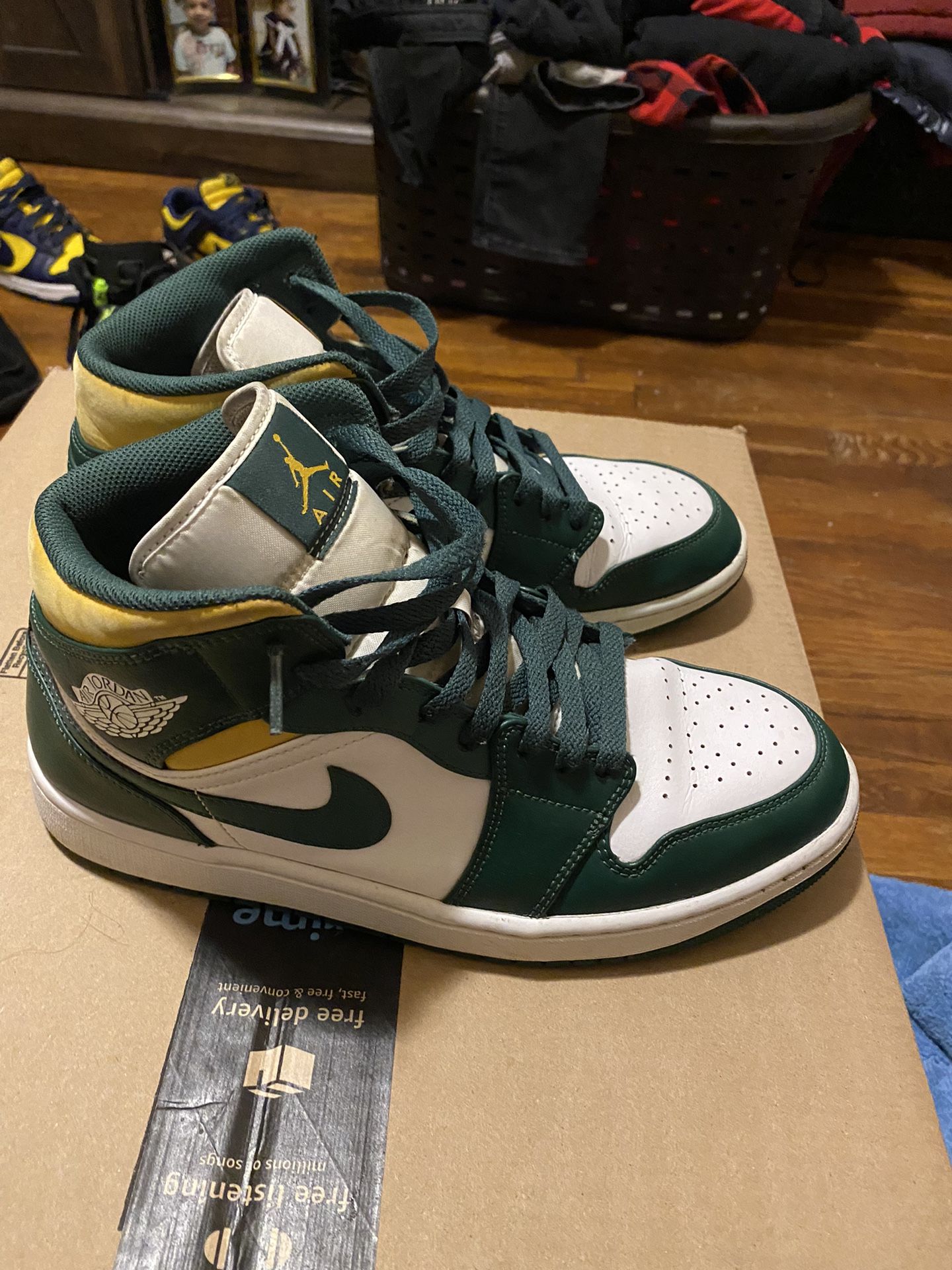 Air Jordan 1’s Mid Sonic Greens