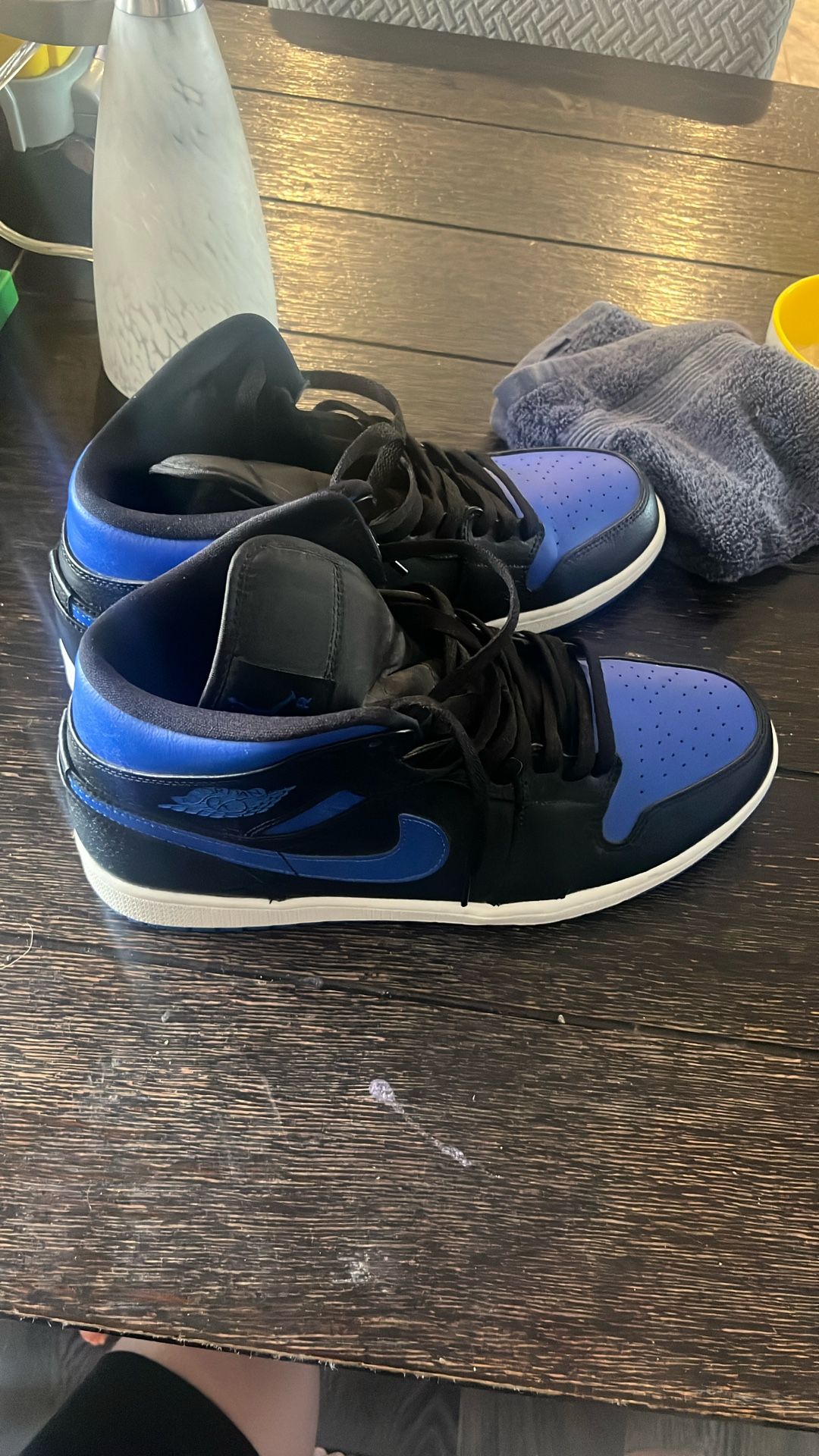 Jordan 1 Mid Royal Blue