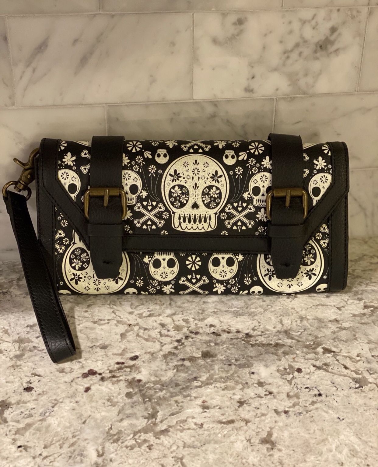 Loungefly Dia De Los Muertos Sugar Skull & Crossbones Wristlet Clutch