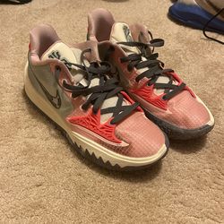 Kyrie 4 Low Size 9.5