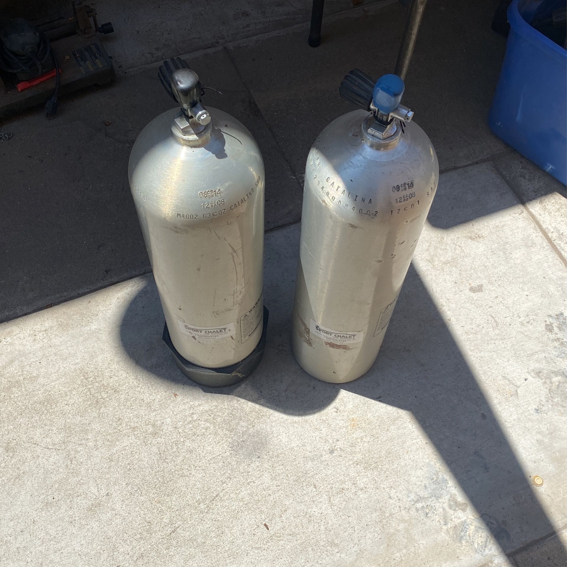Scuba diving tanks