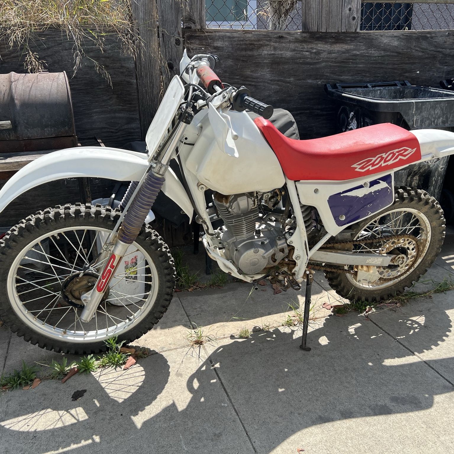 Xr200 dirt bike deals