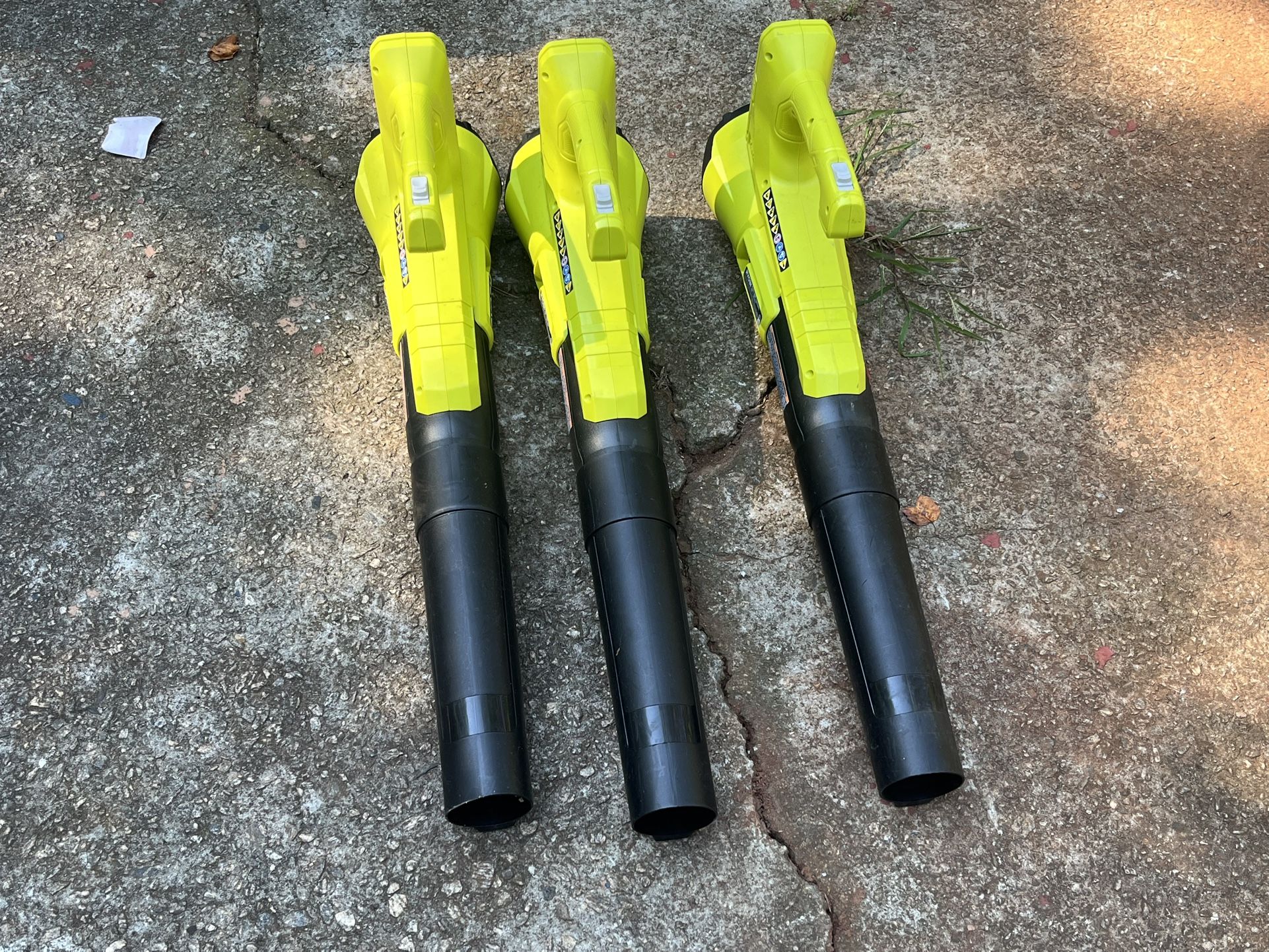 Ryobi 18 V leaf blowers $30 each no battery no charger