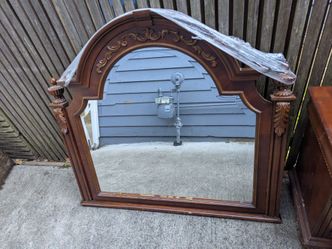 FREE Bedroom Furniture - Mirror & 2 Nightstands