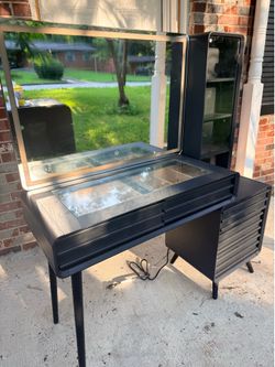 Fluted Makeup Vanity