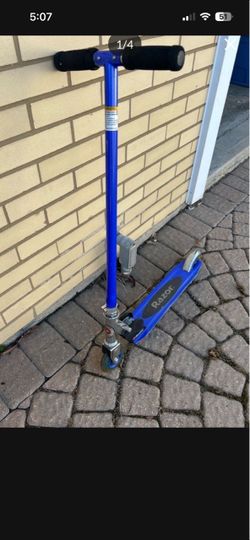 Kids blue Razor Scooter