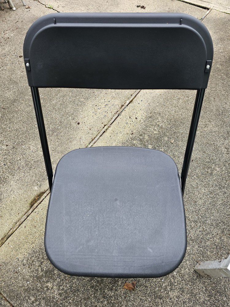 black plastic folding chairs 