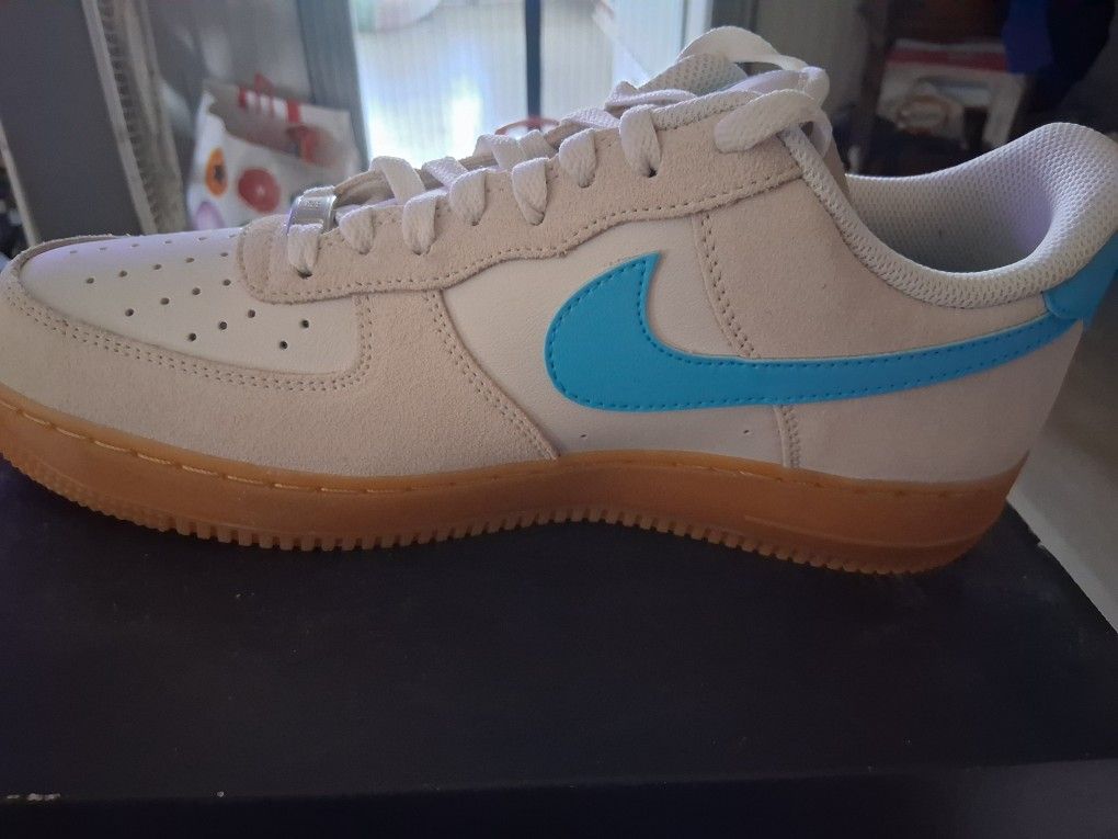 Brand New Nike Sneakers Never Worn $60