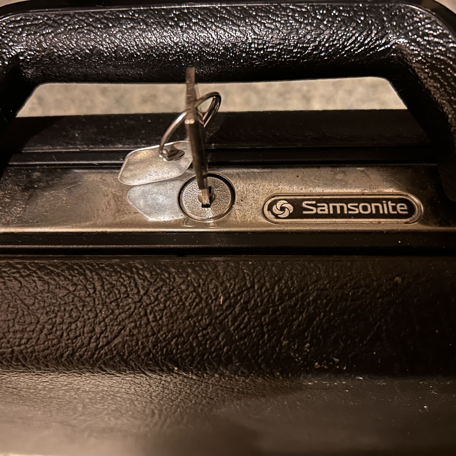 Vintage Samsonite Briefcase With Keys