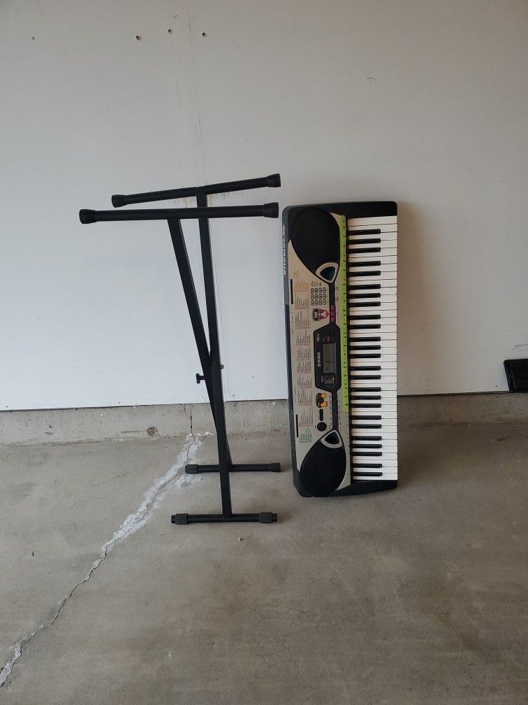 Yamaha Keyboard With Stand