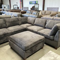 Sectional Sofa With Ottoman. Brand New! Please See Description Below 👇 