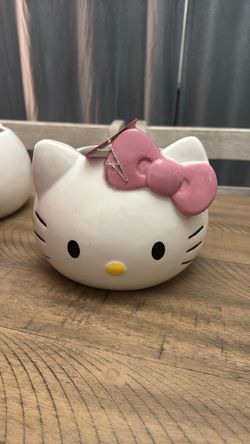 2 hello kitty planter pots