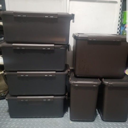 Large plastic Food Prep/ Marinated Meat/Kimchi/banchan storage containers (Samsung brand) These are large capacity storage containers $20-25 EACH