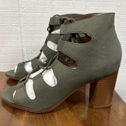 Size 9 Sandals with Chunky Block Heel New, Talla 9 Zapatos para Mujer Nuevos