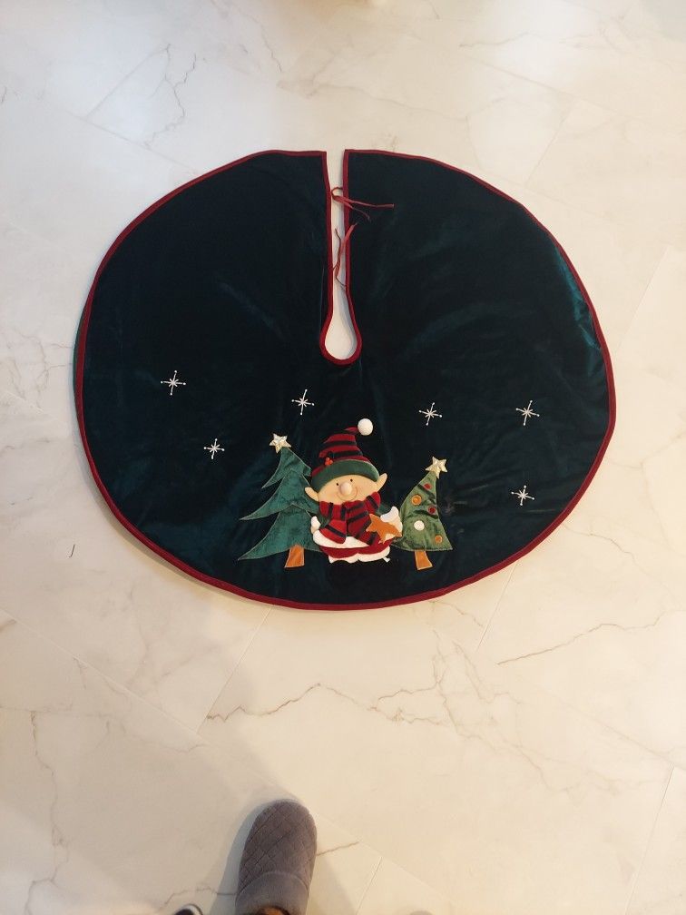 Great Condition Elf Christmas Tree Skirt 4ft X 4ft