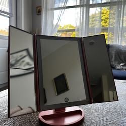 Makeup Mirror And Vanity Light