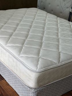 USED QUEEN SIZE MATTRESS ONLY