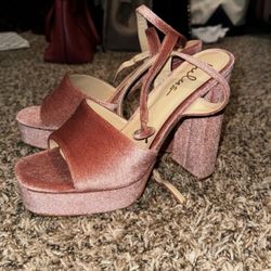 Women’s Size 7 Pink Crushed Velvet Heel