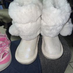 Fluffy Boots 