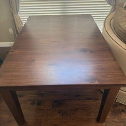 🪑 Solid Wood Extendable Dining Table – Excellent Condition