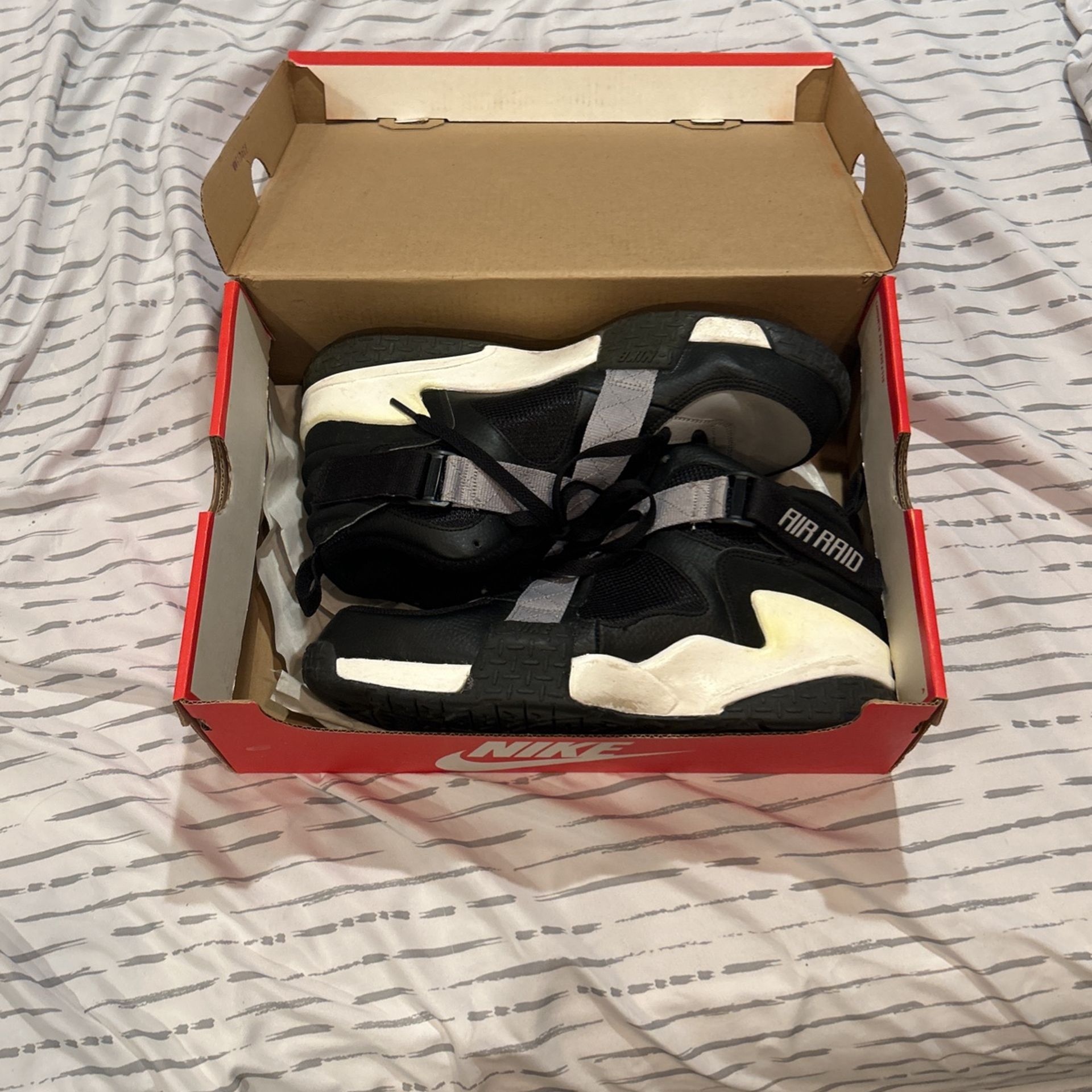 Nike Air Raid Black & White