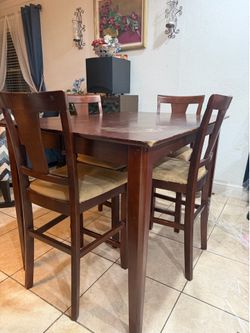 Dinning table with chairs